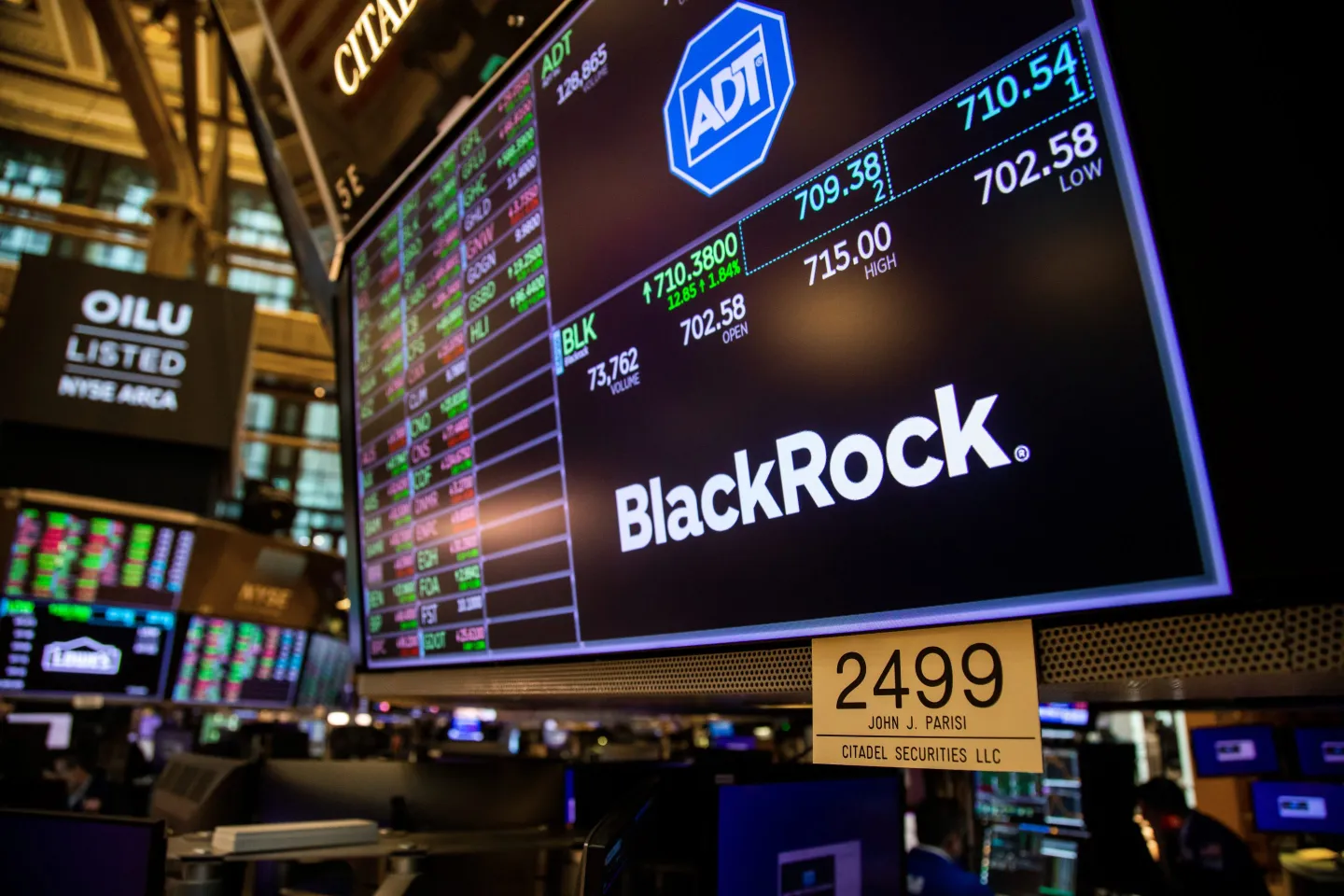 BlackRock’s Shift To Digital Assets- How Its $300 Million Bitcoin Buy Signals A New Era.